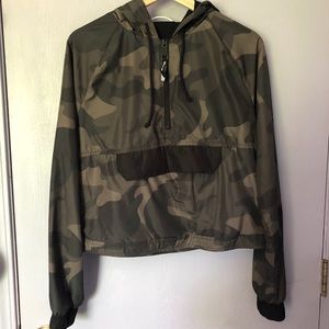 Hollister camo hoodie 🌱